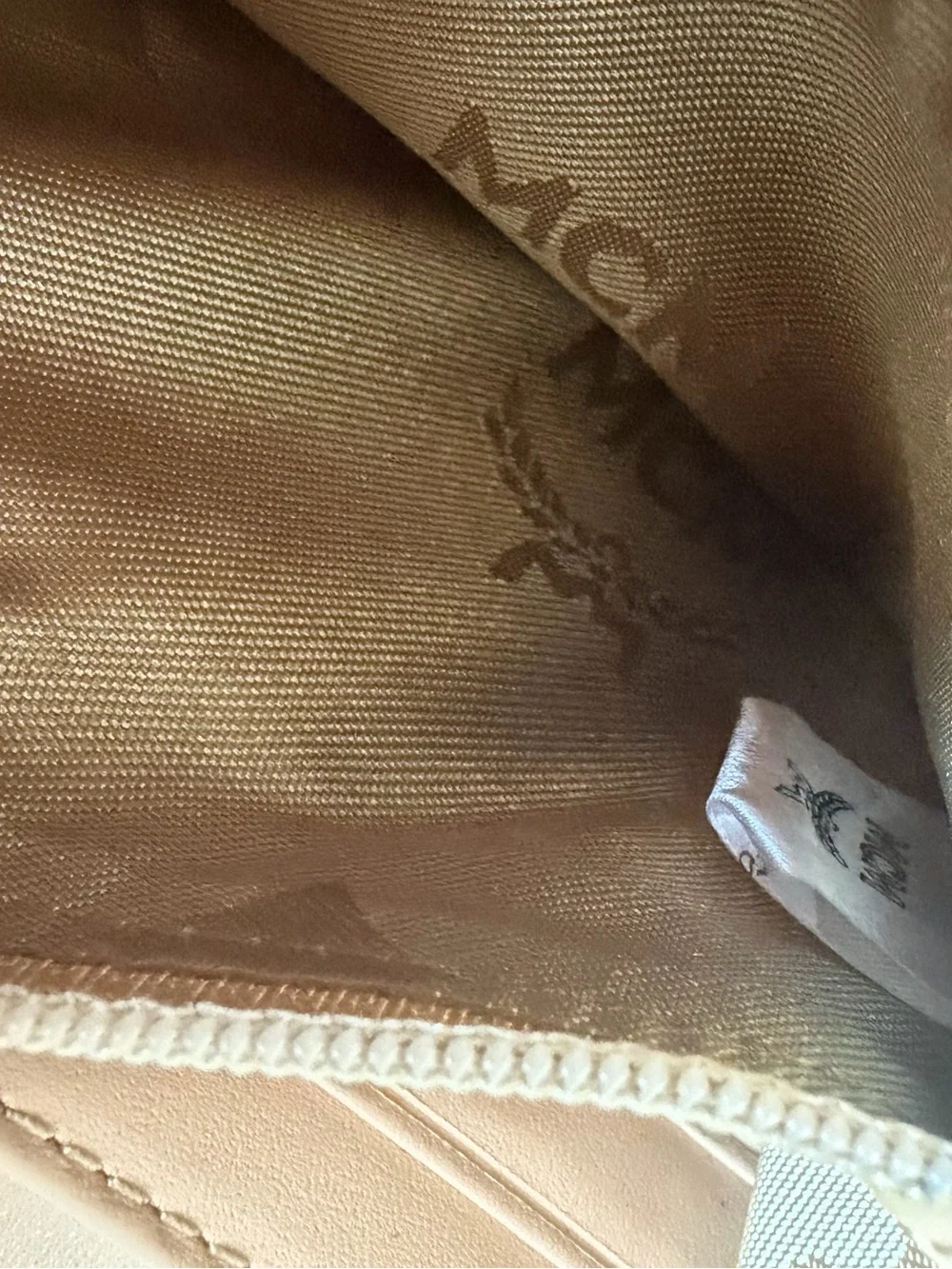 MCM Safiano Continental wallet